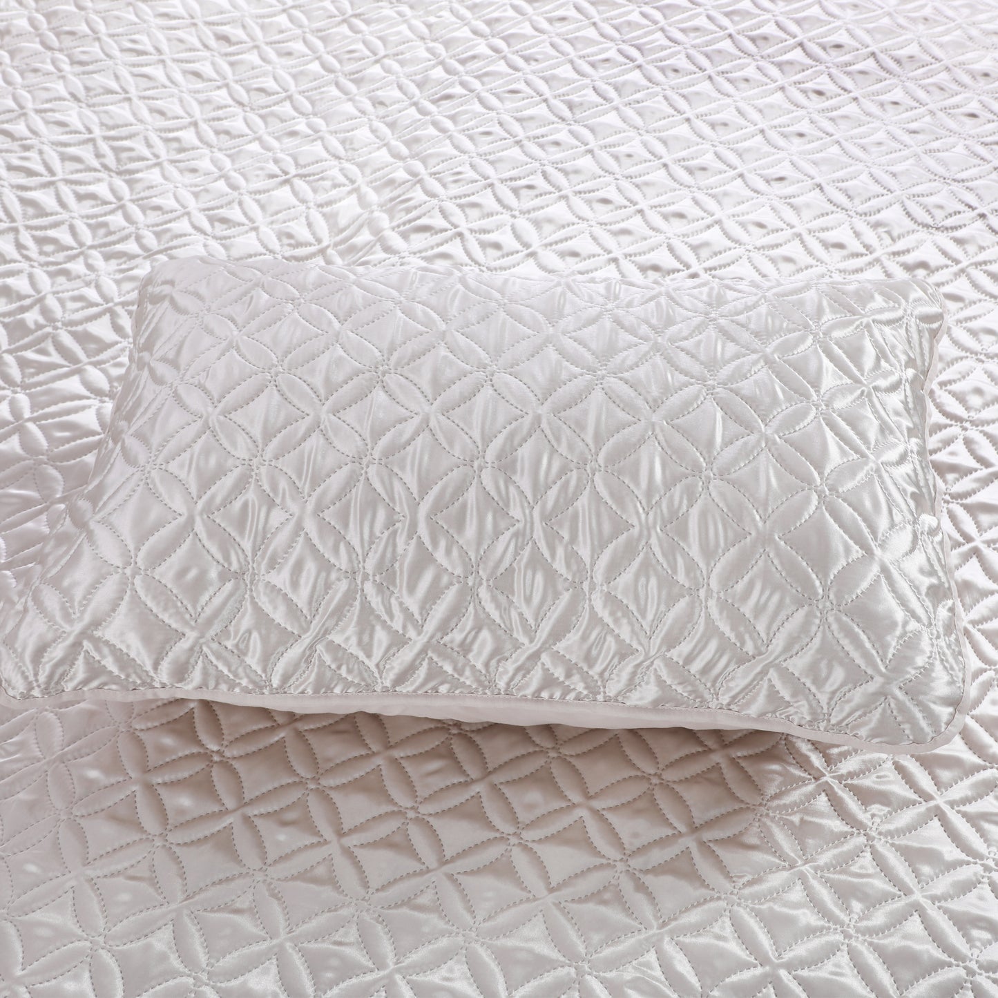 Wholesale White Coin Design Quilted Set