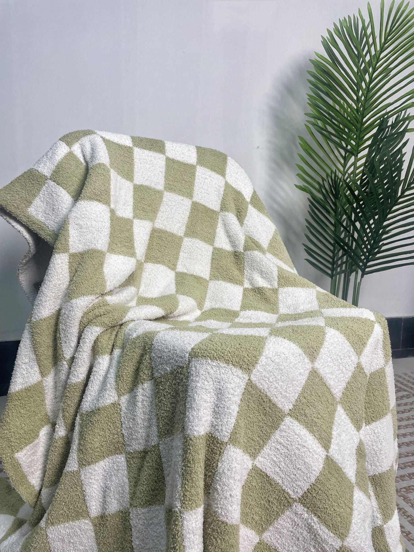 Checkerboard Cozy Knitted Fleece Throws and Blankets