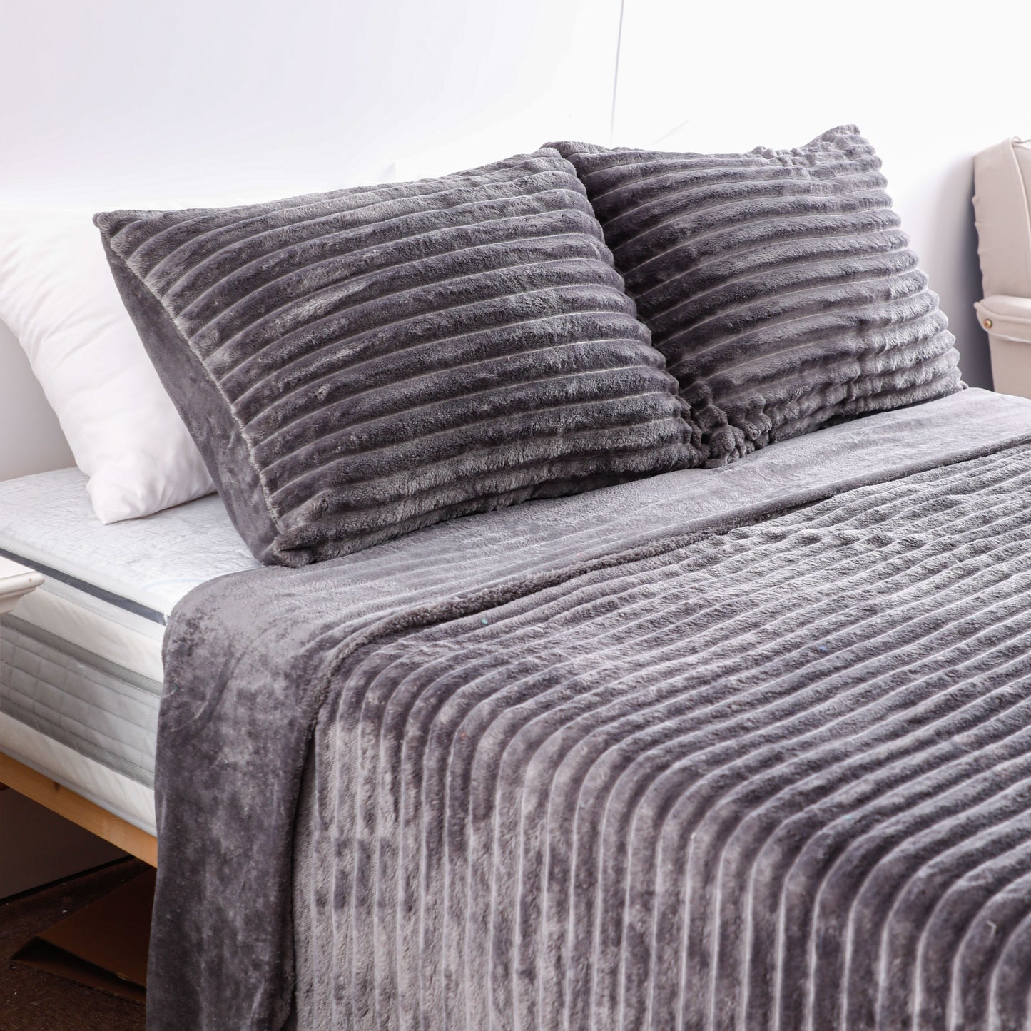 Wholesale Dark Gray Flannel Comforter Sets