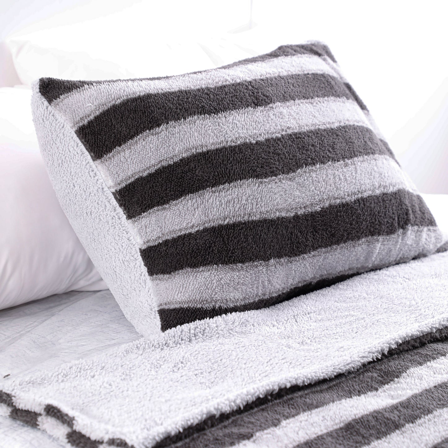Wholesale Striped Lambskin Fleece Comforter Sets
