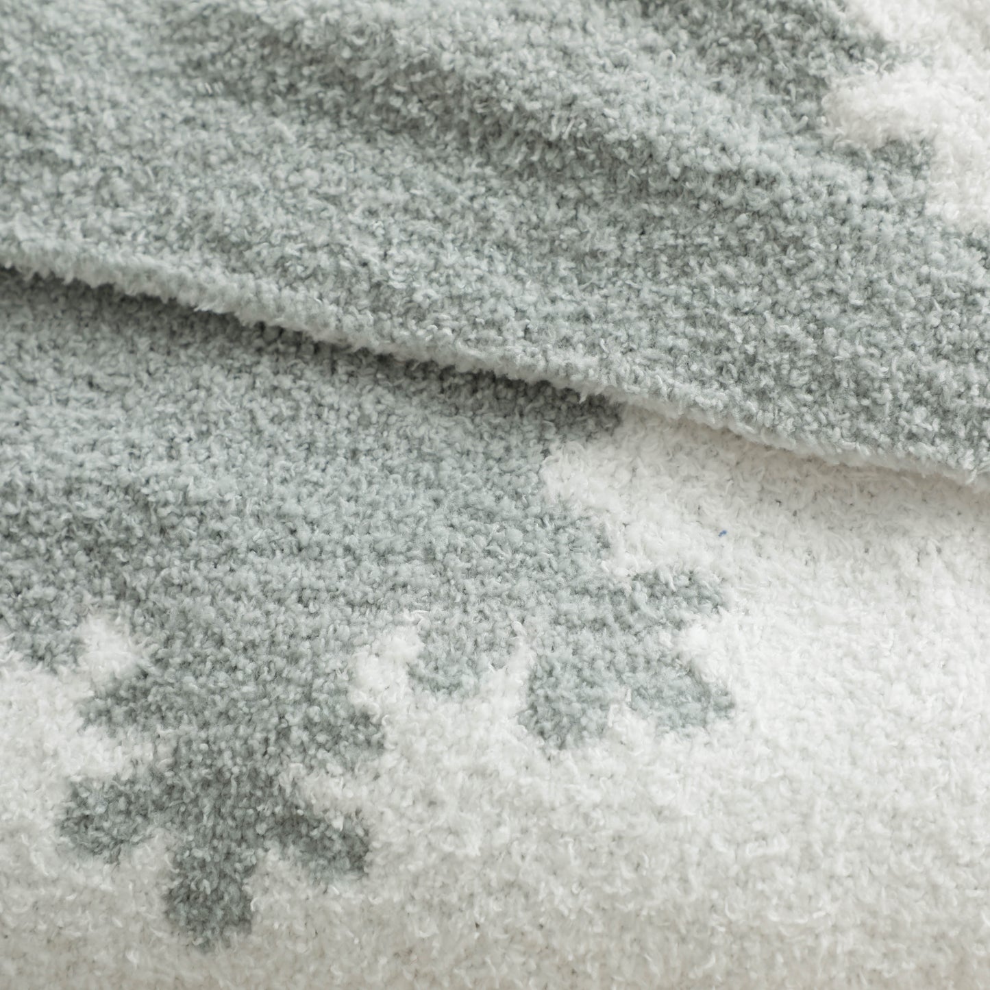 Snowflake Cozy Knitted Fleece Throw