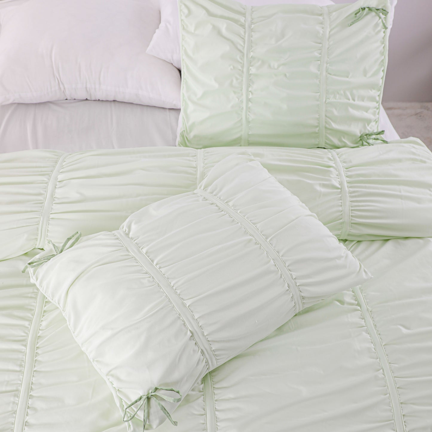 Green Bow Three piece Comforter Set