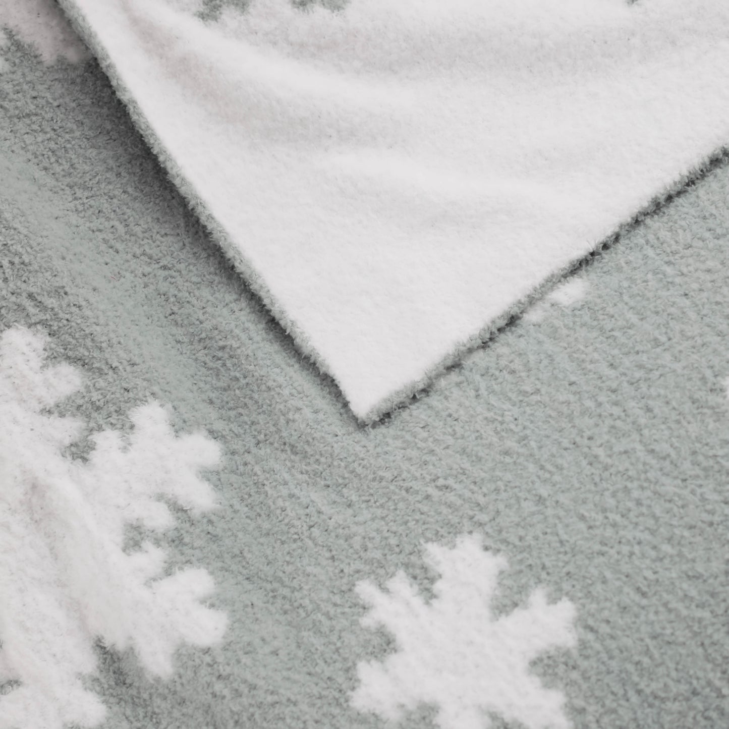 Snowflake Cozy Knitted Fleece Throw