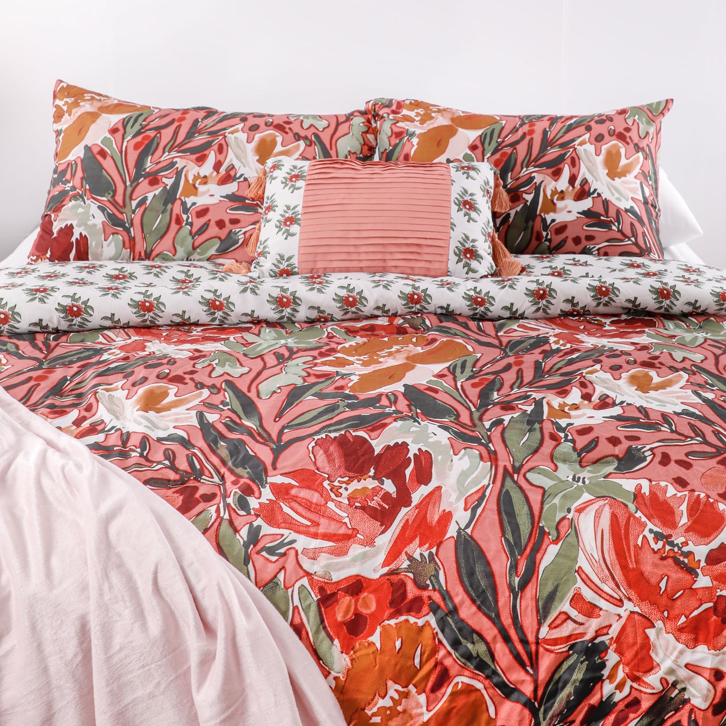 Wholesale Red Flowers Elegant Comforter Sets