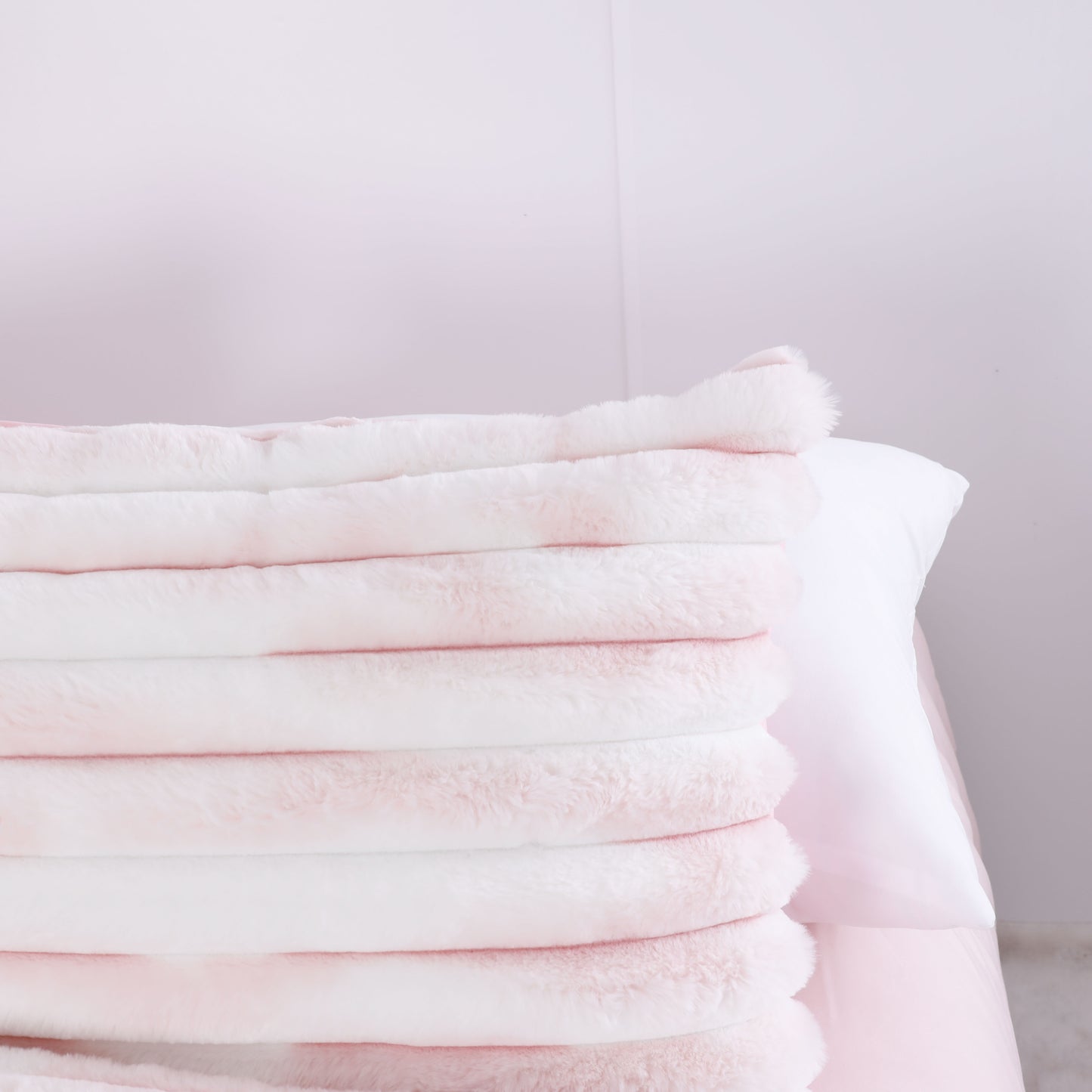 Wholesale Horizontal Stripe Rabbit Hair Duvet Cover Set