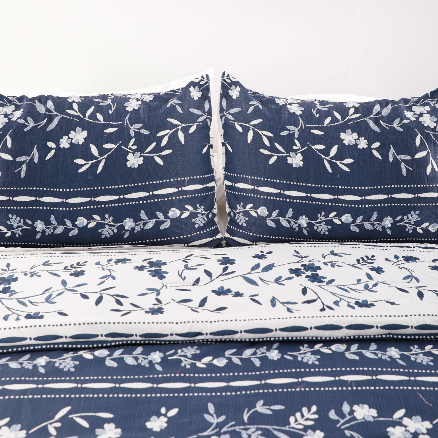 Fresh Blue Floral Pattern Quilt Sets