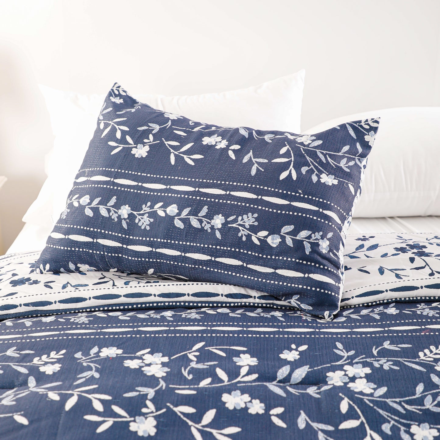 Fresh Blue Floral Pattern Quilt Sets