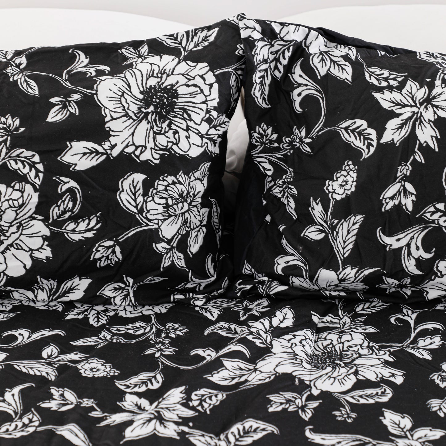 Luxurious Black Flowers Comforter Sets