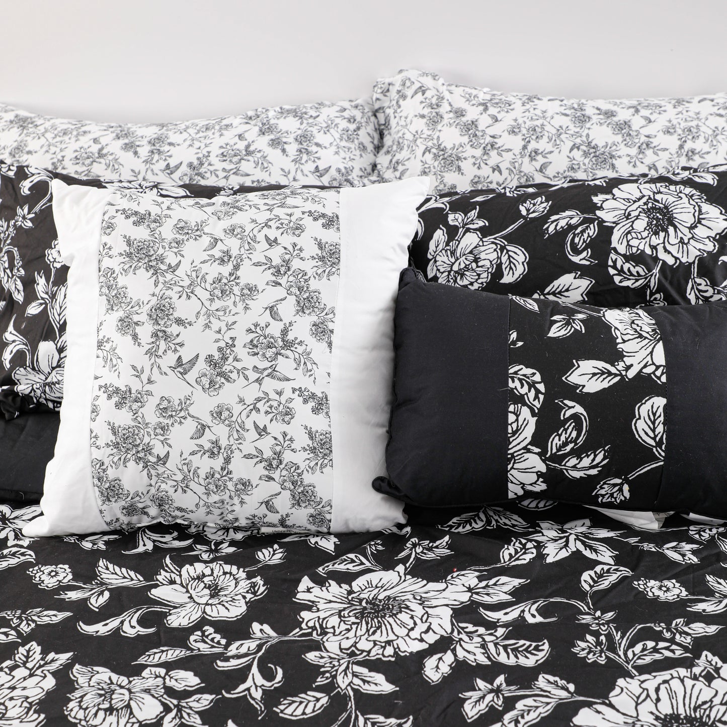Luxurious Black Flowers Comforter Sets