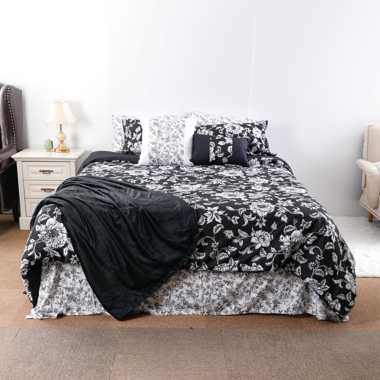 Luxurious Black Flowers Comforter Sets