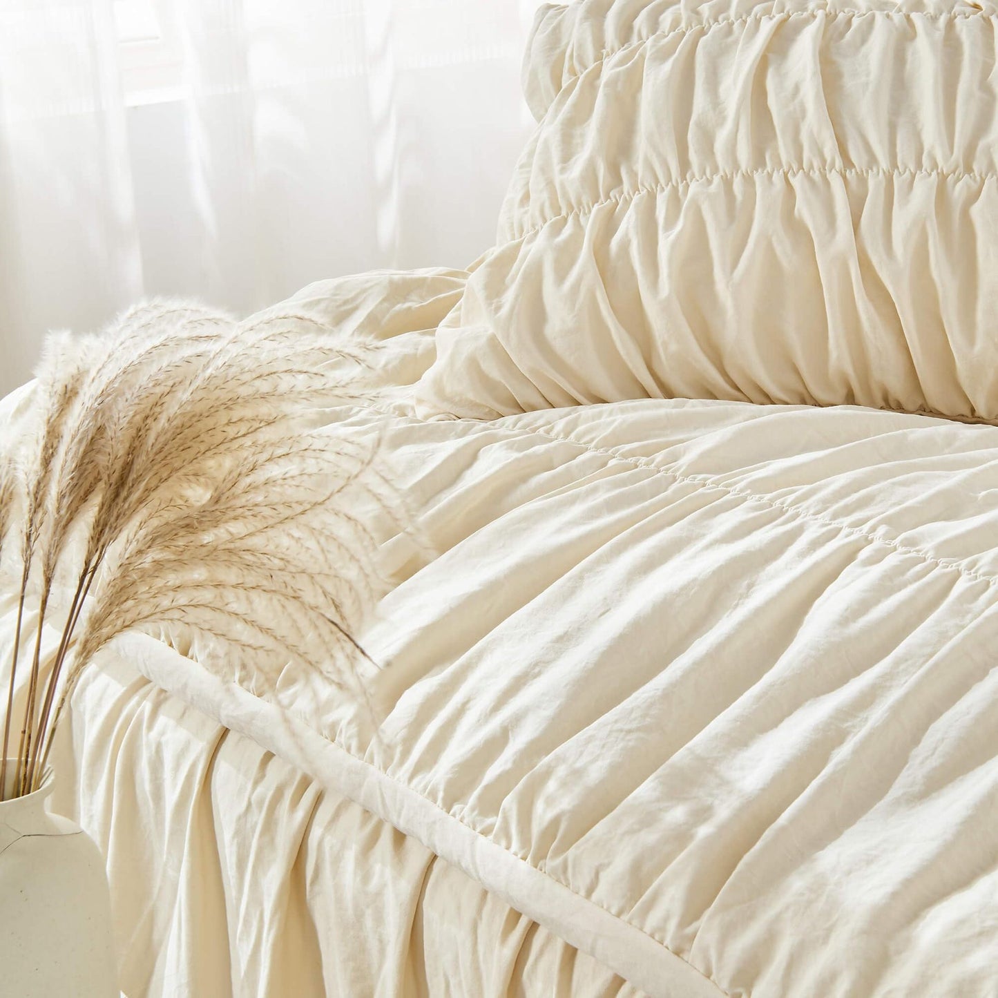 Wrinkled Wheat-colored Fluffy Comforter Sets