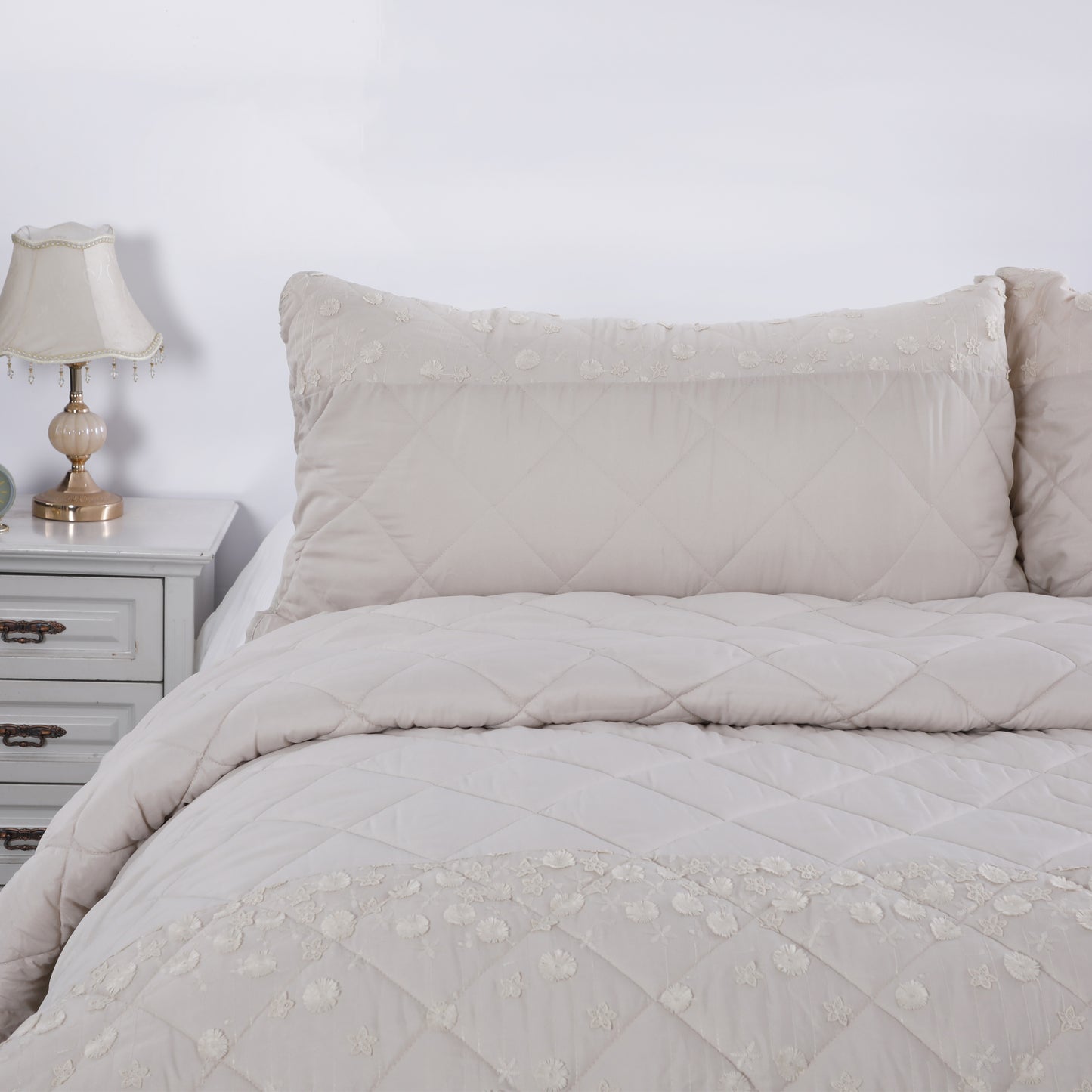 Wholesale Embroidery Quilted Sets