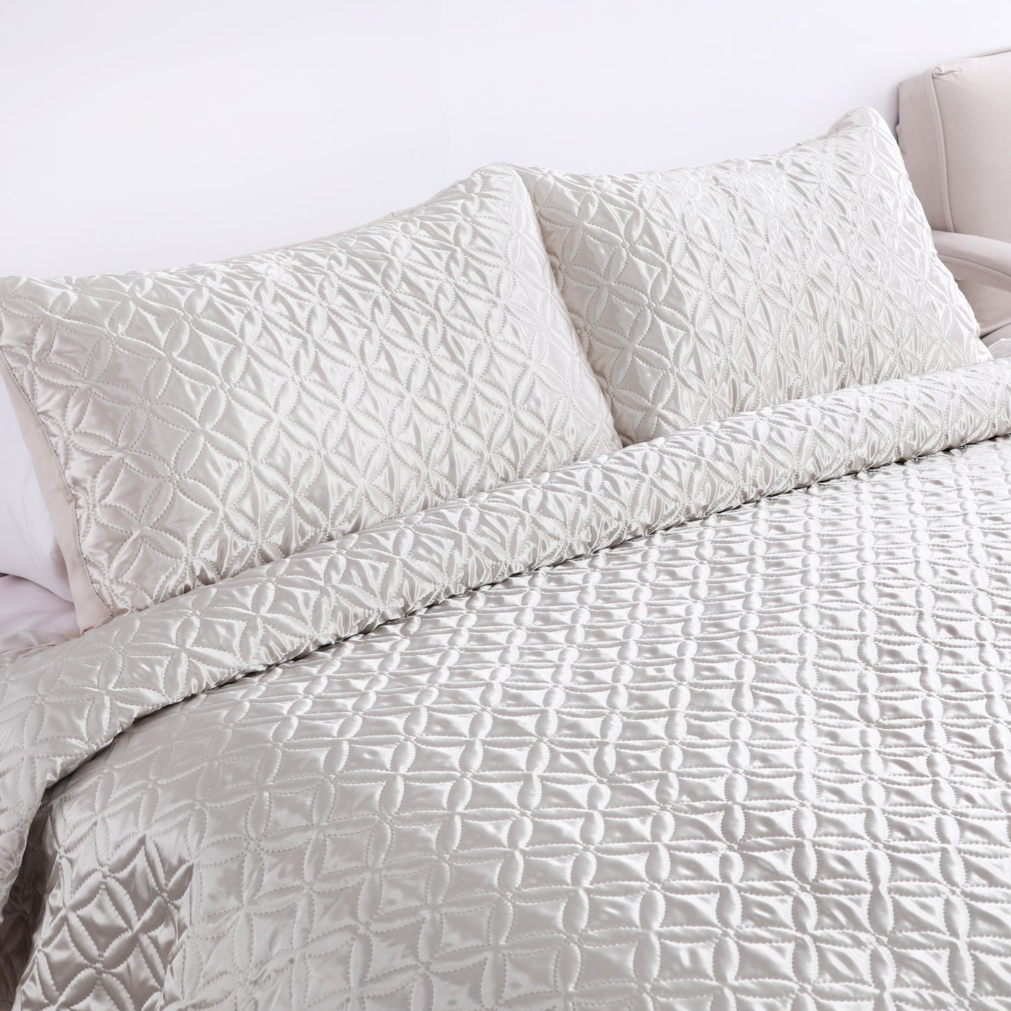 Wholesale White Coin Design Quilted Set