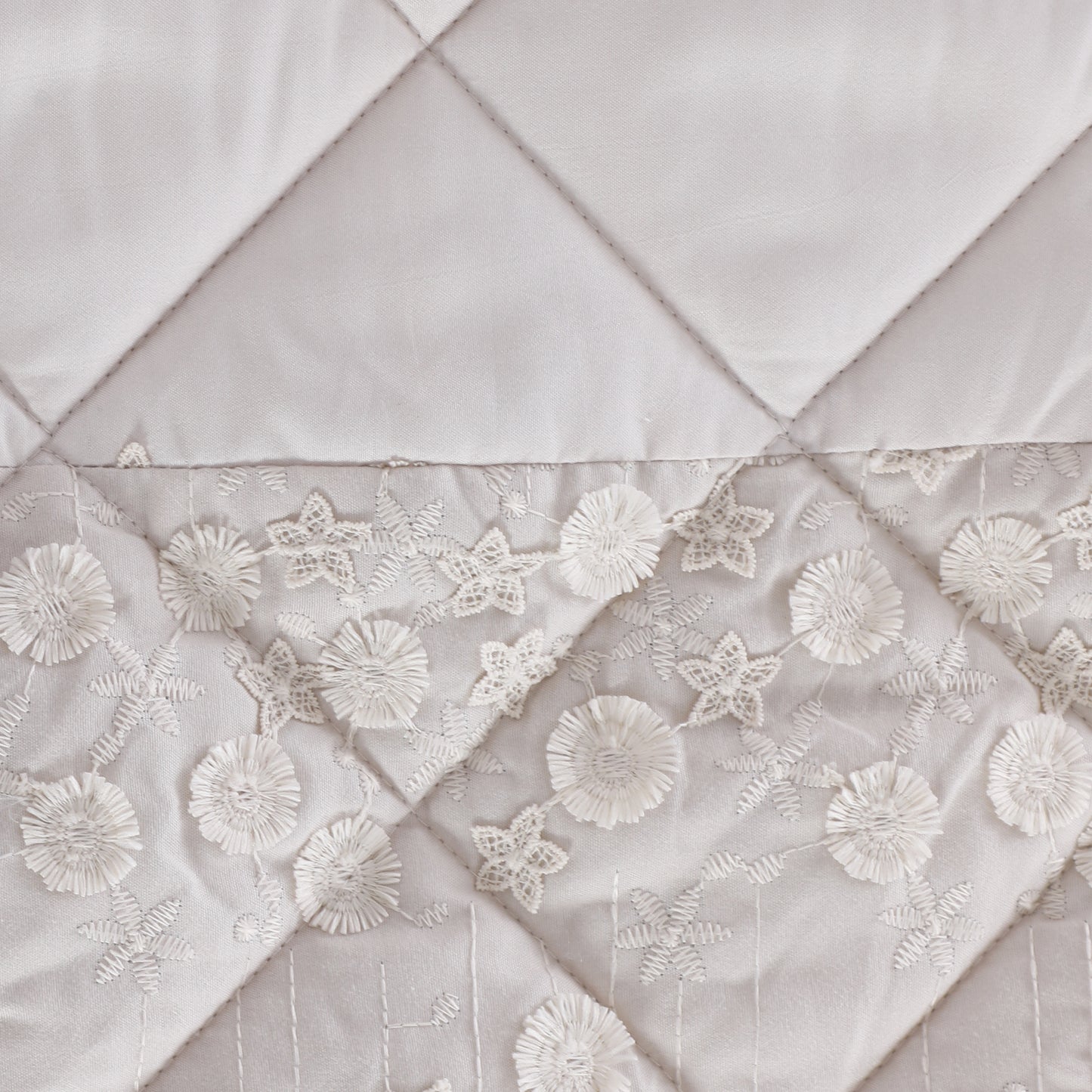 Wholesale Embroidery Quilted Sets